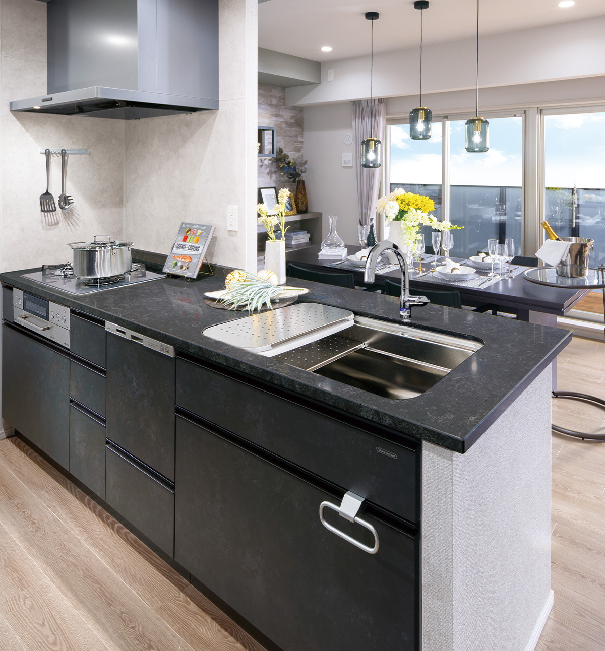 KITCHEN
キッチンタイムも充実できる、そんなアイテムを揃えました。