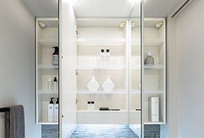 三面鏡裏収納（耐震ラッチ付き）