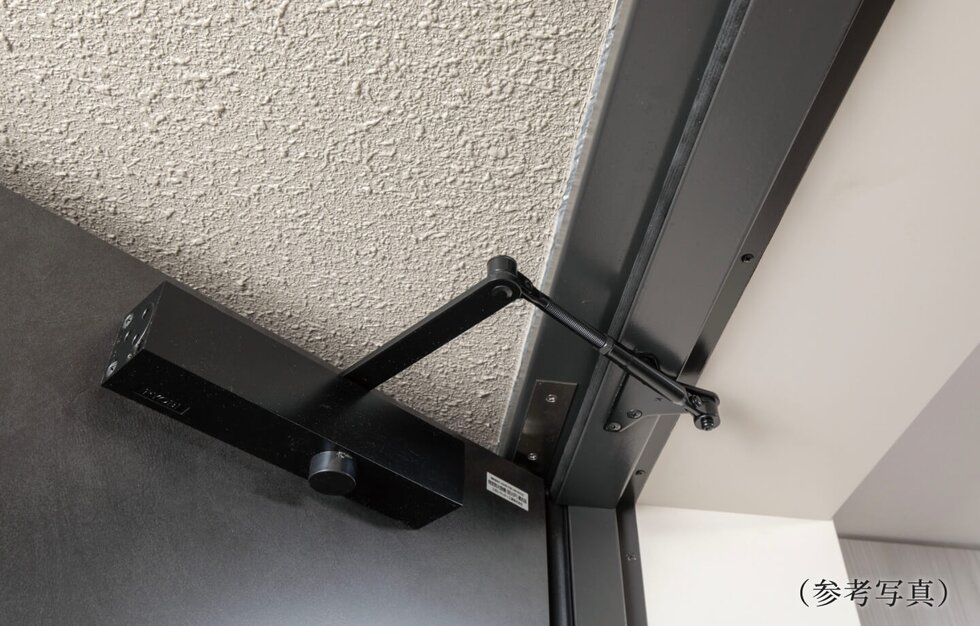 玄関扉
（バックチェック機能付ドアクローザー）