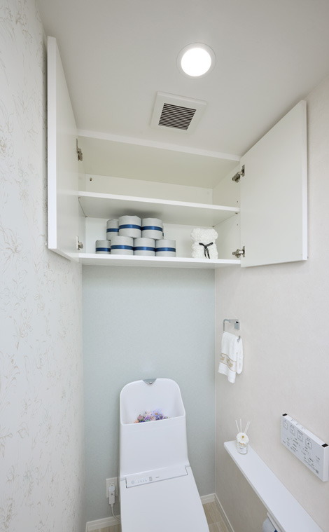 トイレ上部吊戸棚