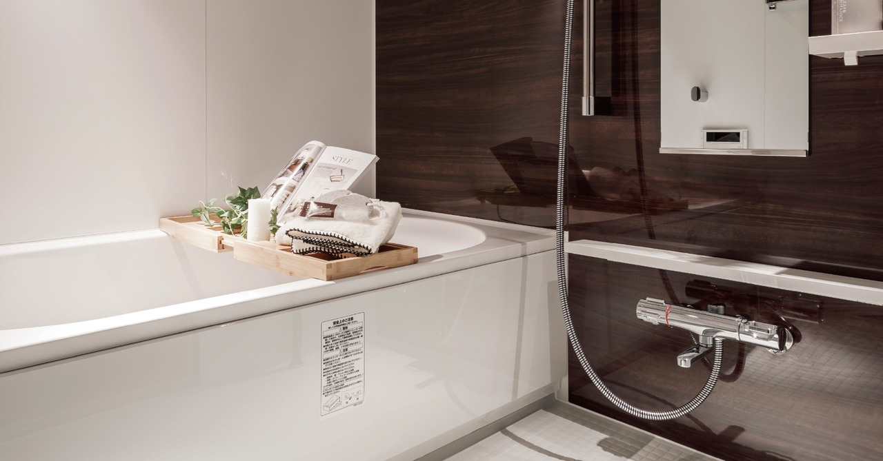 BATHROOM & RESTROOM