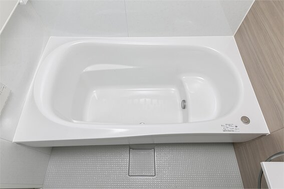 人を優しく包み込む形状の
ゆるリラ浴槽（保温浴槽）