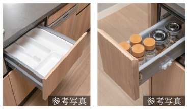 小物の整理に便利なカトラリートレー、ガスレンジ脇収納