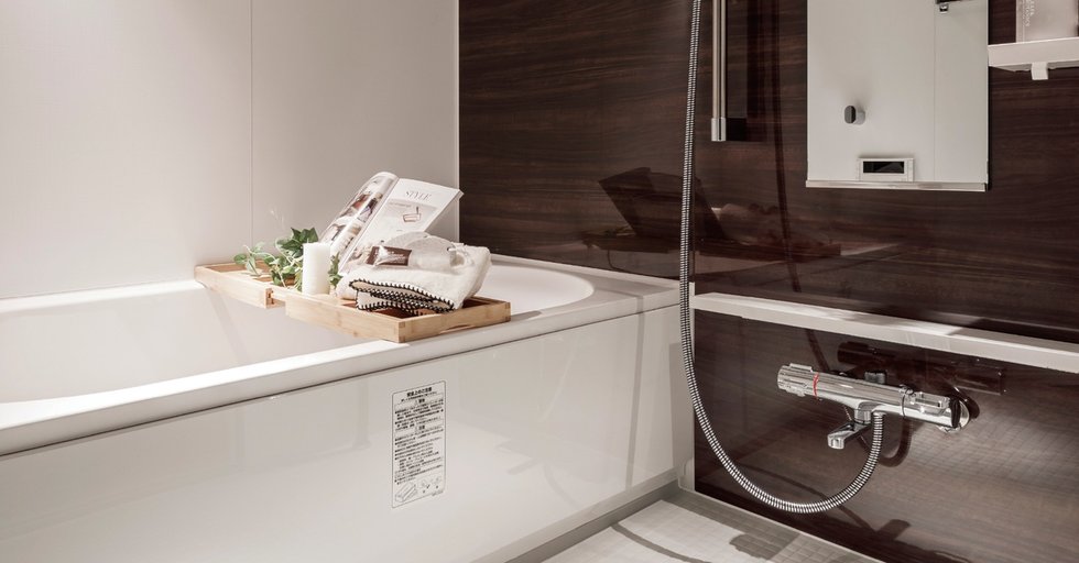 BATHROOM & RESTROOM
