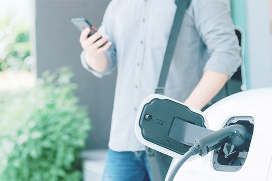 EV充電サービスを全駐車場区画30％に採用