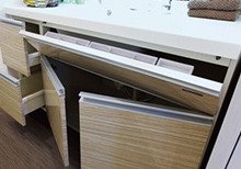収納豊富なキャビネット