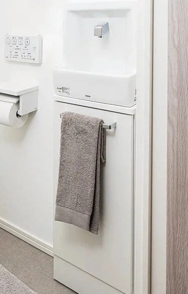 タオル掛け付き
手洗自動水栓
（手洗下キャビネット付）