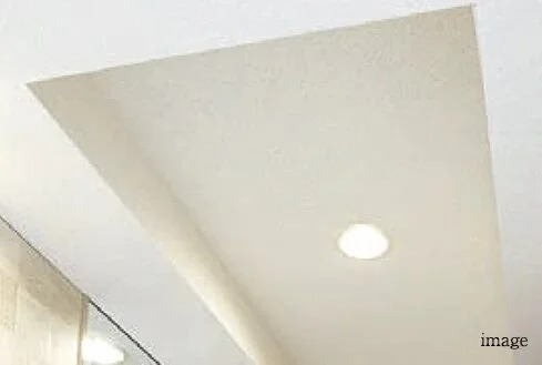 玄関ホールを演出する折上天井