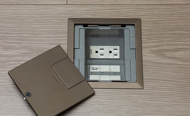 フロアコンセント