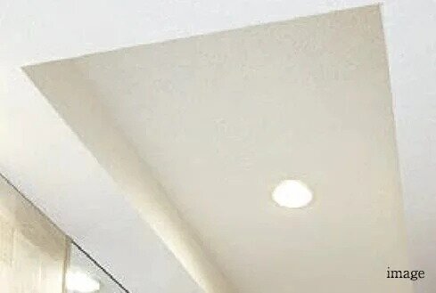 玄関ホールを演出する折上天井