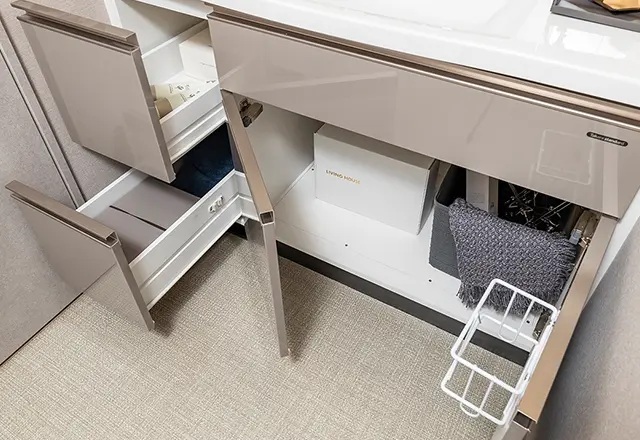 カウンター下部収納