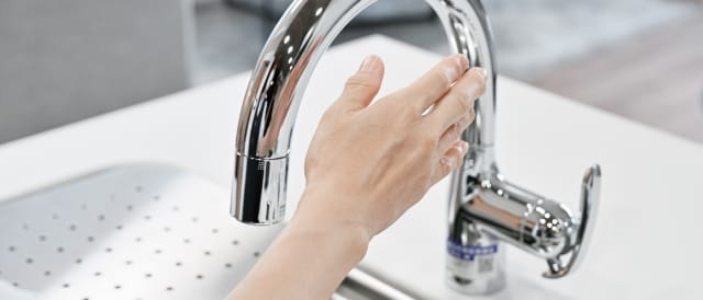 浄水機能付タッチレスシャワー水栓