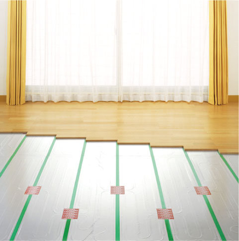 足元から暖めるガス温水式床暖房を標準装備。