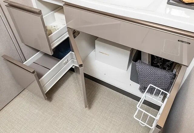 カウンター下部収納