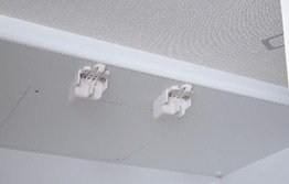耐震ラッチ
