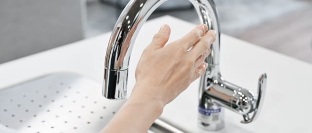 浄水機能付タッチレスシャワー水栓