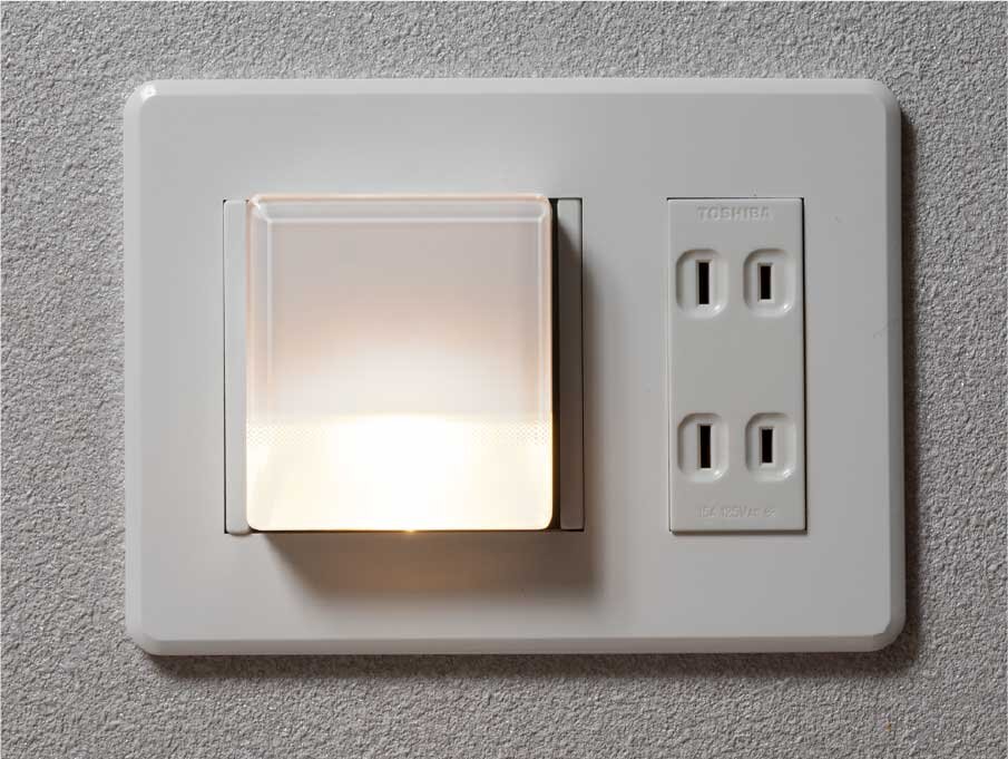 廊下足元保安灯