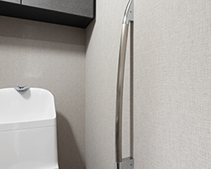 立ち上がりの補助にトイレ手すり