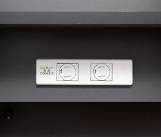 三面鏡裏コンセント