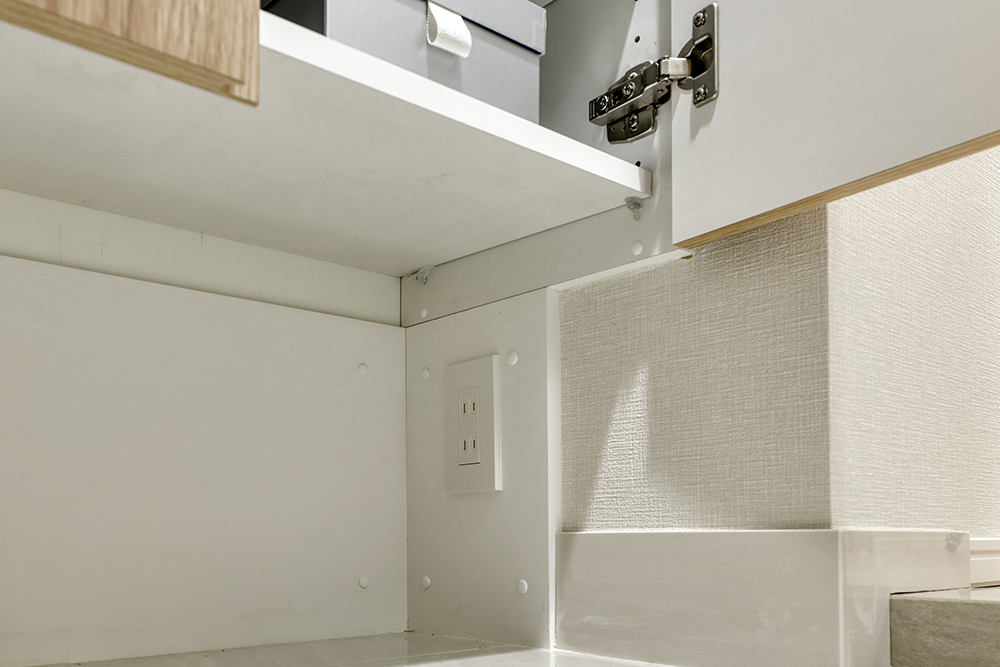 玄関収納内コンセント