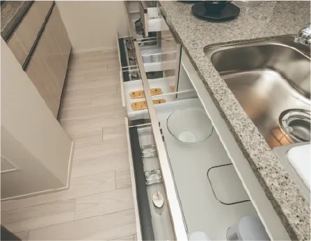 スライド式収納