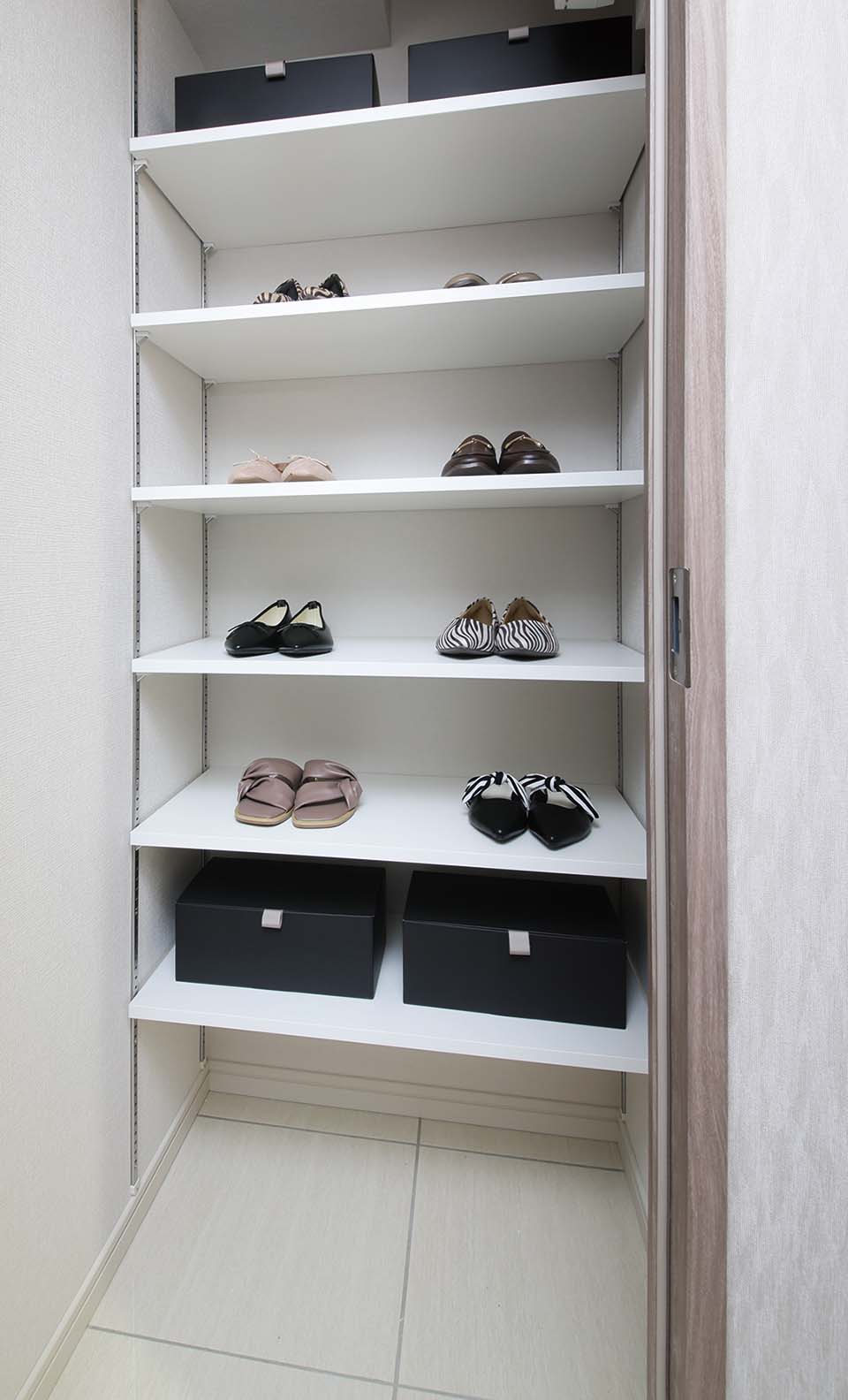 玄関の清潔感と美しさを演出するシューズインクローゼット