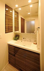 POWDER ROOM
洗面室