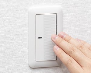 スイッチのON/OFFもラクラク大型プレートスイッチ