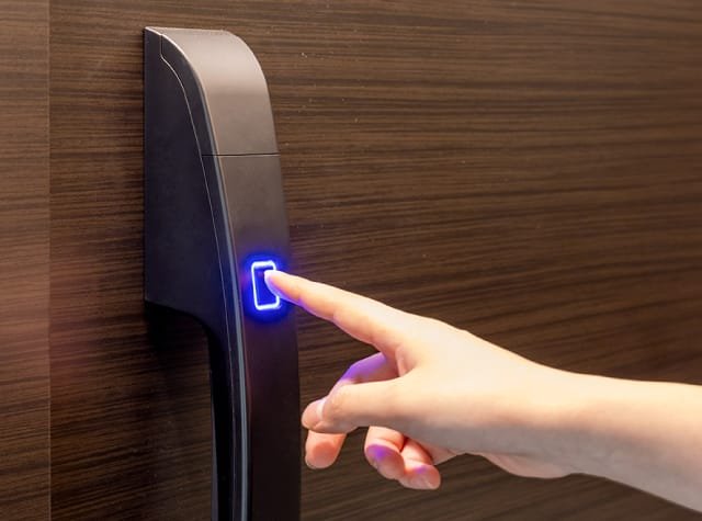 電子ロック玄関ドア