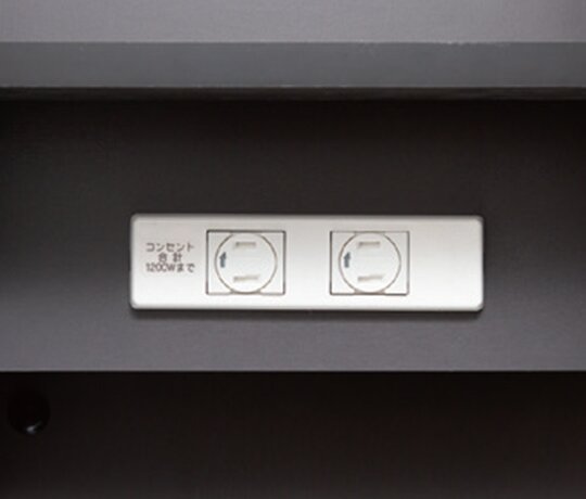 三面鏡裏コンセント