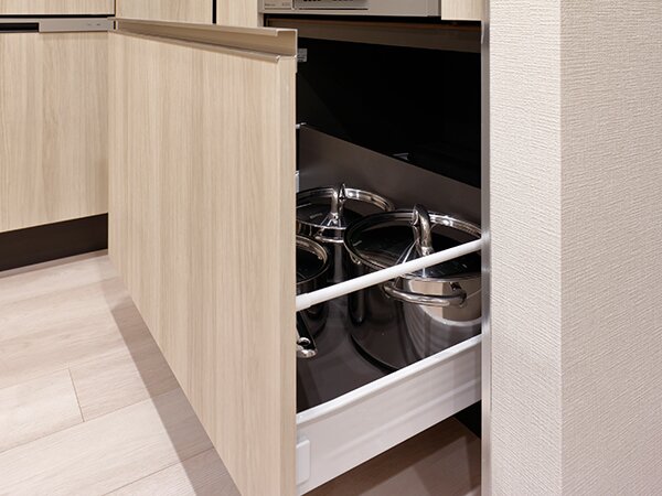 ブルモーション付のスライド収納