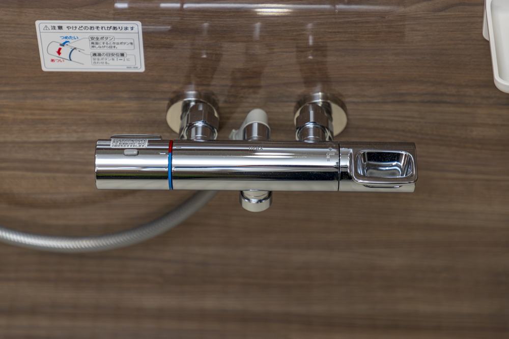 壁付サーモ水栓キャビネット（ソフトクローズ機能）