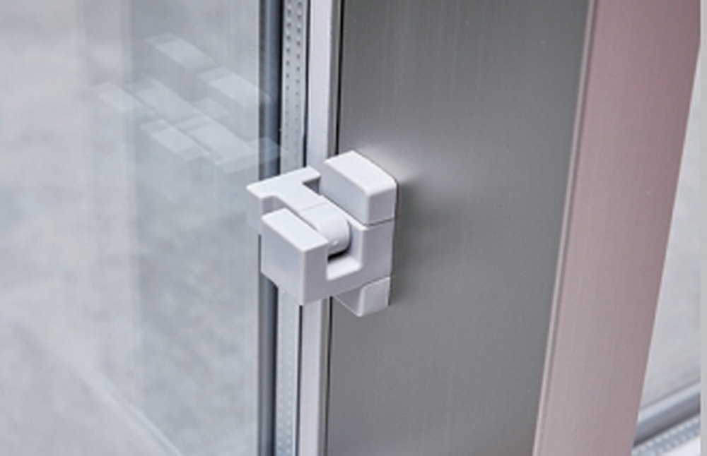 指詰め防止サッシ