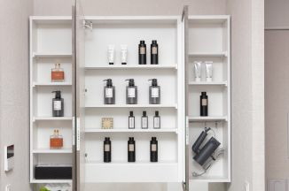 三面鏡裏収納スペース