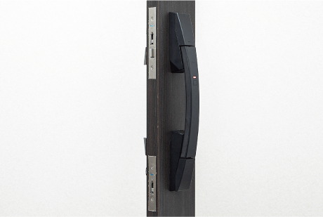 ハンズフリー／非接触ドア