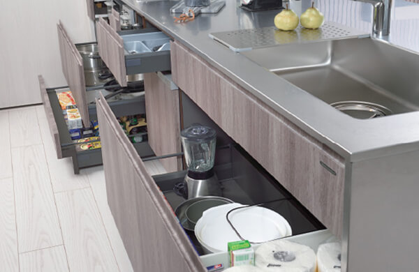 静かに閉まるスライド収納