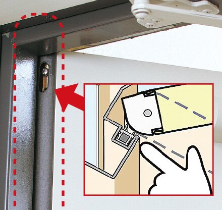 指はさみ防止機能の
玄関ドアを採用