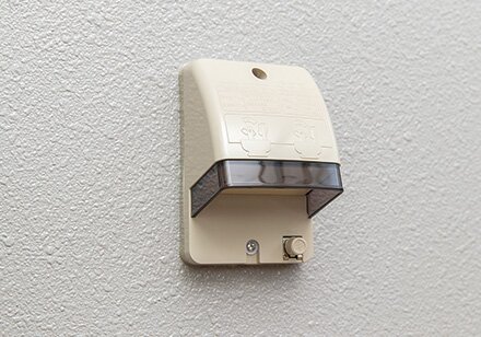 バルコニーに
防水コンセントを設置