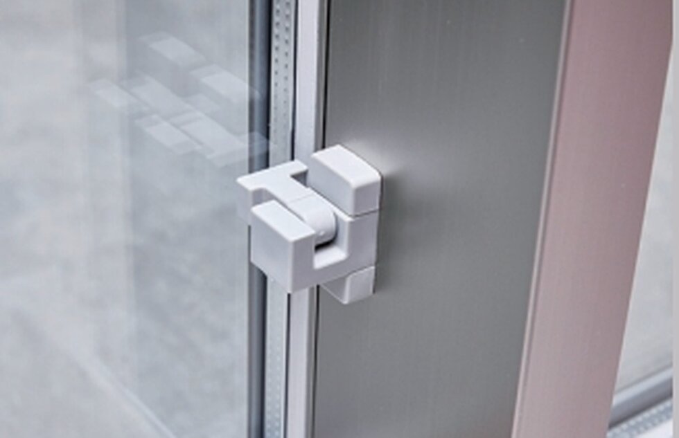 指詰め防止サッシ