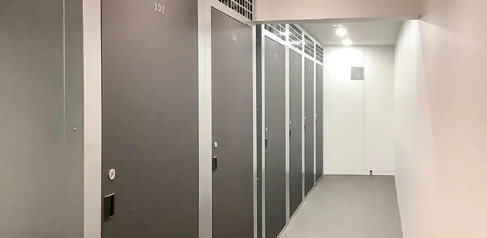アウトドア用品などの収納に便利な集合トランクルーム。