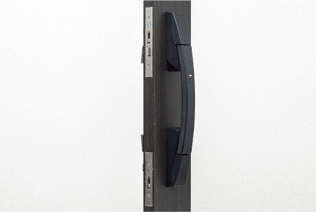 ハンズフリー／非接触ドア