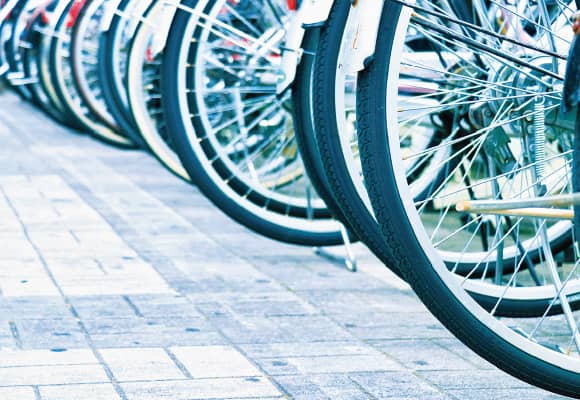 駐輪場、バイク置場を建物下に確保
