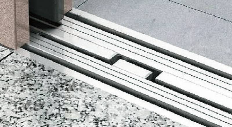 つまずき、はまり込み防止
敷居間隔10ｍｍ