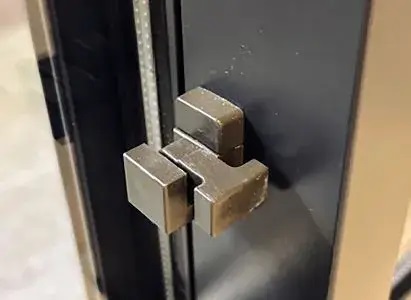 指詰め防止サッシ
