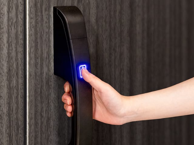 電子ロック玄関ドア