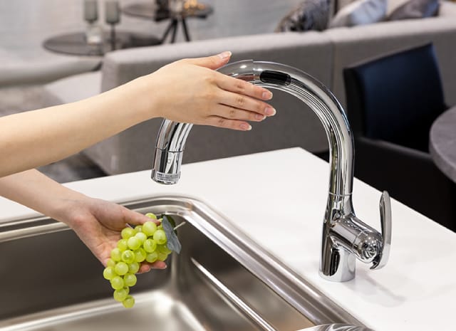 浄水機能付タッチレスシャワー水栓