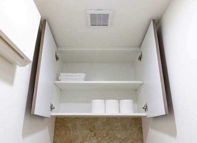 トイレ吊戸収納