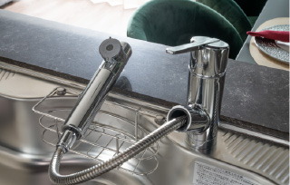 シングルレバー式シャワー混合水栓