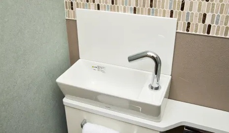 自動水栓付き手洗いカウンター