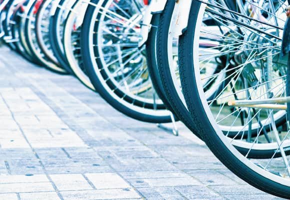 駐輪場、バイク置場を建物下に確保